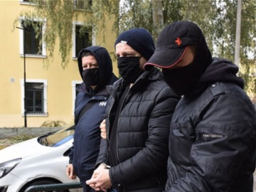  Στην Ευελπίδων έφτασε με χειροπέδες ο Λιγνάδης -Κατηγορούμενος για βιασμό κατά συρροή