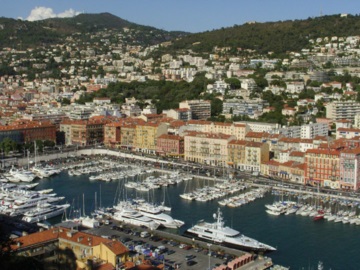 Γαλλία: Η Νίκαια θέλει να περιορίσει την εισροή τουριστών