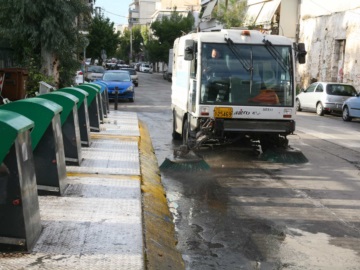 Εντατικοί καθαρισμοί στις γειτονιές του Πειραιά