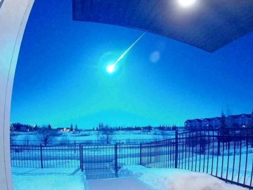 Πράσινος μετεωρίτης έσκασε στον ουρανό πάνω από το Κάλγκαρι του Καναδά (video)