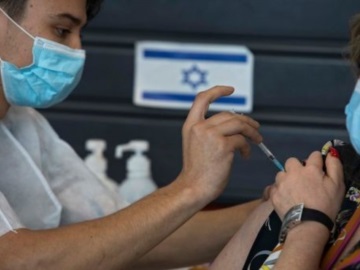 Το 50% των Ισραηλινών έχει λάβει τουλάχιστον μια δόση του εμβολίου
