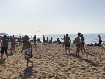 Θύμισε καλοκαίρι η παραλία στο Καβούρι - Δείτε βίντεο και φωτογραφίες