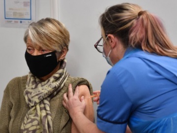 Βρετανία: Πάνω από 20 εκατ. πολίτες έχουν εμβολιαστεί