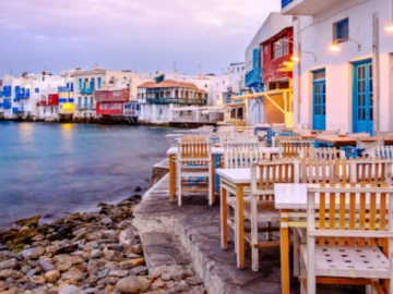 Οι τουρίστες κλείνουν ήδη καλοκαιρινές διακοπές στην Ελλάδα: Προτιμούν σπίτια και βίλες -Οι τιμές στα νησιά [πίνακες]