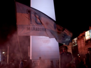 Οπαδοί του Ντιέγκο Μαραντόνα στους δρόμους του Μπουένος Αϊρες: «Δεν πέθανε, τον σκότωσαν» [εικόνες &amp; βίντεο]