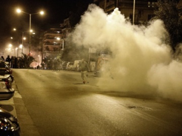 «Πόλεμος» κυβέρνησης - ΣΥΡΙΖΑ για τις πορείες: «Ο ΣΥΡΙΖΑ δεν μπορεί να κρύβεται πλέον πίσω από χούλιγκαν και μπαχαλακηδες»