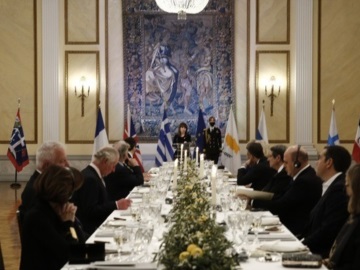 Δείπνο στο Προεδρικό Μέγαρο - Τι είπε η ΠτΔ και οι προσκεκλημένοι για την επέτειο της Επανάστασης