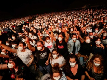 Συναυλία πείραμα στην Ισπανία: 5.000 θεατές με rapid test και μάσκες χωρίς αποστάσεις(ΦΩΤΟ)