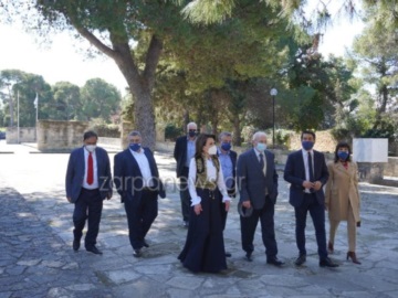  Χανιά:Με κρητική φορεσιά η Γιάννα Αγγελοπούλου Δασκαλάκη στο μνημόσυνο των Βενιζέλων | Photos