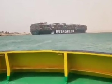 Περιπέτεια τέλος, στη Διώρυγας του Σουέζ: Πέρασαν όλα τα πλοία που ήταν σε αναμονή