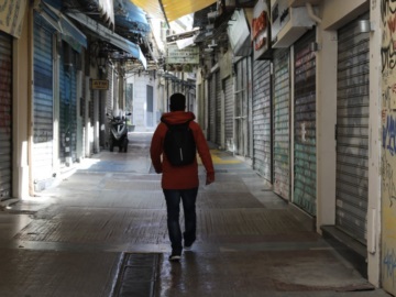 Λοιμωξιολόγοι: Τι εισηγούνται για το λιανεμπόριο σε Θεσσαλονίκη, Αχαΐα και Κοζάνη - &quot;Όχι&quot; στις διαδημοτικές τις καθημερινές 