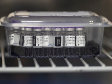 Το εμβόλιο των Pfizer/BioNTech είναι ασφαλές στη διάρκεια της αντικαρκινικής ανοσοθεραπείας, σύμφωνα με ισραηλινή μελέτη
