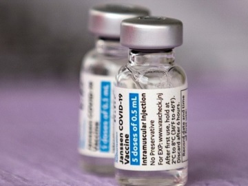 Η Κομισιόν ζητά διευκρινίσεις από την J&amp;J για την «καθυστέρηση» στην παράδοση των εμβολίων της