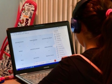 Υποχρεωτική η τηλεκπαίδευση για τους μαθητές που μένουν με ευπαθείς ομάδες