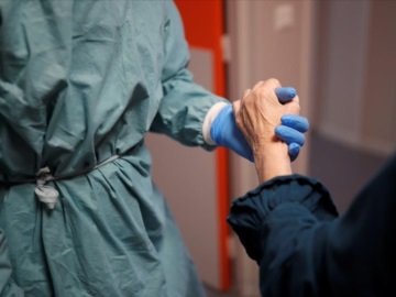 ΗΠΑ: Παραλλαγμένο στέλεχος του κορονοϊού εξαπλώθηκε σε οίκο ευγηρίας με εμβολιασμένους ηλικιωμένους 