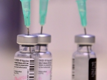 Βρετανία: Κοντά σε συμφωνία αγοράς δεκάδων εκατ. εμβολίων της Pfizer