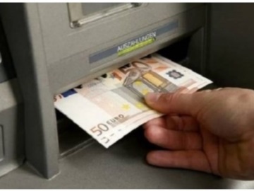 Μπαράζ πληρωμών σήμερα: Ποιοι θα δουν χρήματα στους τραπεζικούς λογαριασμούς τους