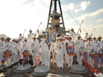 «Αι γενεαί πάσαι» από την μπάντα του Πολεμικού Ναυτικού -  Βίντεο