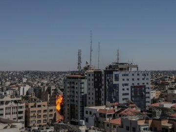 Ο ισραηλινός στρατός βομβάρδισε κτίριο στη Γάζα, όπου στεγάζονται το AP και το Al Jazeera