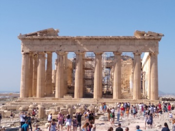 Πώς μπορεί η Ελλάδα να αξιοποιήσει το παράδειγμα της Ισπανίας που προσελκύει τουρίστες για την εκμάθηση της γλώσσας