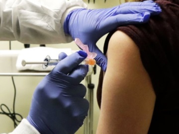 Έρχονται εμβολιασμοί και για τους άνω των 16 ετών - Θετικά τα αποτελέσματα της &quot;Γαλάζιας Ελευθερίας&quot;