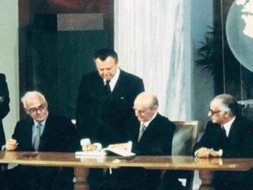 42 χρόνια πριν: Η υπογραφή της Συνθήκης Προσχώρησης της Ελλάδας στην ΕΟΚ - Οι ομιλίες των πρωταγωνιστών, τα δημοσιεύματα του Τύπου