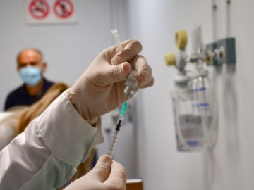 «Γκάζι» στους εμβολιασμούς επιθυμεί η κυβέρνηση – Πώς θα λειτουργεί το covid pass