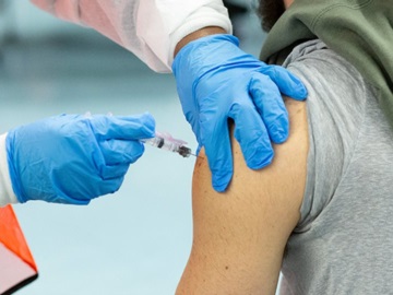 Πόρος: Ξεκινάει ο εμβολιασμός ανηλίκων 15-17 ετών - Συνεχίζονται οι εμβολιασμοί με Pfizer και J&amp;J 