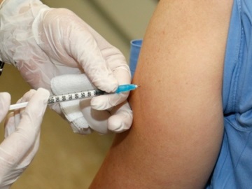 Βρετανική μελέτη: Ο πλήρης εμβολιασμός αποτρέπει κατά 50% τη μετάδοση της παραλλαγής Δέλτα και κατά 60% την Covid-19
