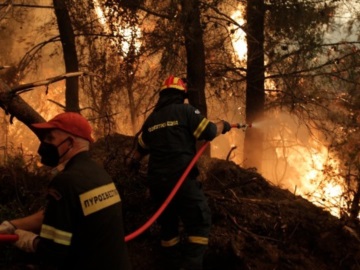 Β. Εύβοια: Απειλούνται τα χωριά Γαλατσώνα, Αβγαριά, Ασμίνι - Κοντά στην Ιστιαία η φωτιά