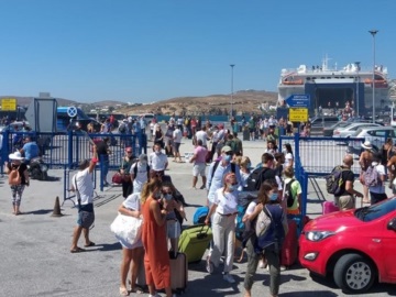 Αυξημένη κίνηση στο λιμάνι του Πειραιά ενόψει Δεκαπενταύγουστου