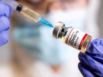 Εμβόλιο: Πρέπει να κάνουμε τρίτη δόση; Πρύτανης και καθηγητές του ΕΚΠΑ απαντούν