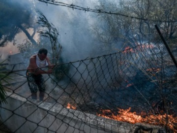 Κερατέα – Ζημιές σε 10 σπίτια από τη φωτιά – Σε επιφυλακή για αναζωπυρώσεις