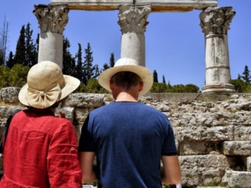 Ψήφος εμπιστοσύνης στο &quot;ελληνικό καλοκαίρι&quot; από Έλληνες και ξένους επισκέπτες