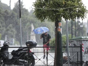 Καιρός – Τοπικές βροχές την Τρίτη με πτώση της θερμοκρασίας και ισχυρούς ανέμους