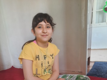 Δωδεκάχρονη Αφγανή μαθήτρια που ζει στη Λέσβο πήρε υποτροφία στη Βοστόνη