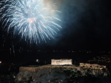 Έτος προσδοκιών και προόδου το 2022- Δύο διακεκριμένοι Έλληνες επιστήμονες μιλούν για τη νέα χρονιά