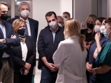 Το Νοσοκομείο «Σωτηρία» επισκέφτηκε ο Μητσοτάκης: Από τις πρώτες ευρωπαϊκές χώρες που θα παραλάβουν τα νέα φάρμακα