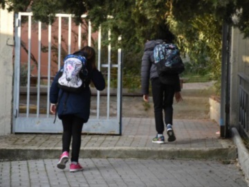 Κορονοϊός: 8.000 παιδιά θετικά πριν ανοίξουν τα σχολεία – Το σκεπτικό για την επιστροφή και οι αντιδράσεις της επιτροπής για το 50+1%
