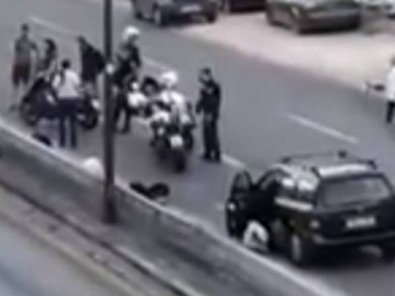  Τροχαίο στο Ελληνικό με έναν τραυματία -Σφοδρή σύγκρουση δύο αυτοκινήτων, αναποδογύρισε το ένα (video)