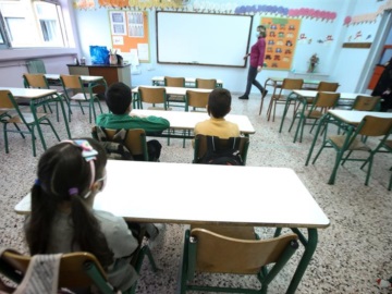 Ανησυχία για το άνοιγμα των σχολείων – Τζανάκης: Έχουμε 50.000 ενεργά κρούσματα σε παιδιά