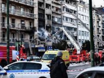 Ισχυρή έκρηξη σε κτίριο στη λεωφόρο Συγγρού - Δύο τραυματίες (video)
