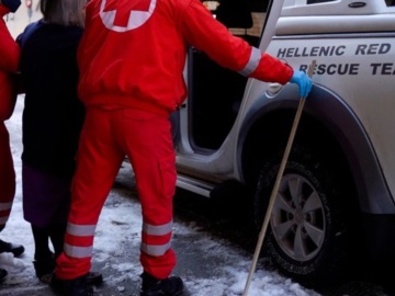 Οι εθελοντές του Ελληνικού Σταυρού και του Χαμόγελου του Παιδιού στη «μάχη» με την κακοκαιρία «Ελπίδα»