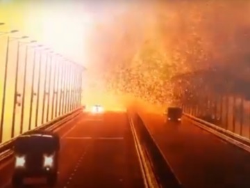 Ρωσία: Αποκατάσταση της περιορισμένης κίνησης των οχημάτων στις λωρίδες που δεν καταστράφηκαν από την έκρηξη στη Γέφυρα της Κριμαίας