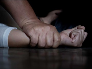 Σύλληψη 54χρονου στον Πειραιά για βιασμό της 14χρονης κόρης του