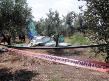 Νεκρός ο πιλότος του αεροπλάνου που έπεσε δίπλα στην Εθνική Αθηνών – Λαμίας