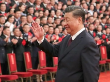 Κίνα: Ο Σι Τζινπίνγκ εξασφαλίζει και τυπικά 3η θητεία στην ηγεσία του κόμματος και της χώρας - Συγχαρητήρια από Πούτιν 