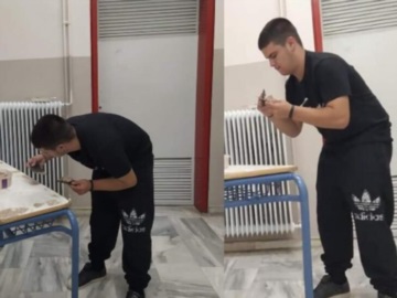 Mαθητής στο ΕΠΑΛ Τυρνάβου επισκευάζει θρανία στα κενά μεταξύ των μαθημάτων του