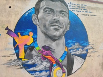 Αλέξανδρος Νικολαΐδης: Το υπέροχο graffiti έξω από το κολυμβητήριο του Βύρωνα