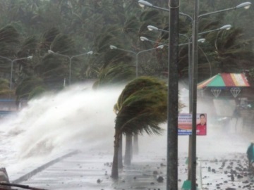 Φιλιππίνες-τροπική καταιγίδα Νάλγκε: Στους 110 ανήλθαν οι νεκροί - επιθεώρηση από αέρος πληγείσας επαρχίας από τον πρόεδρο Μάρκος	